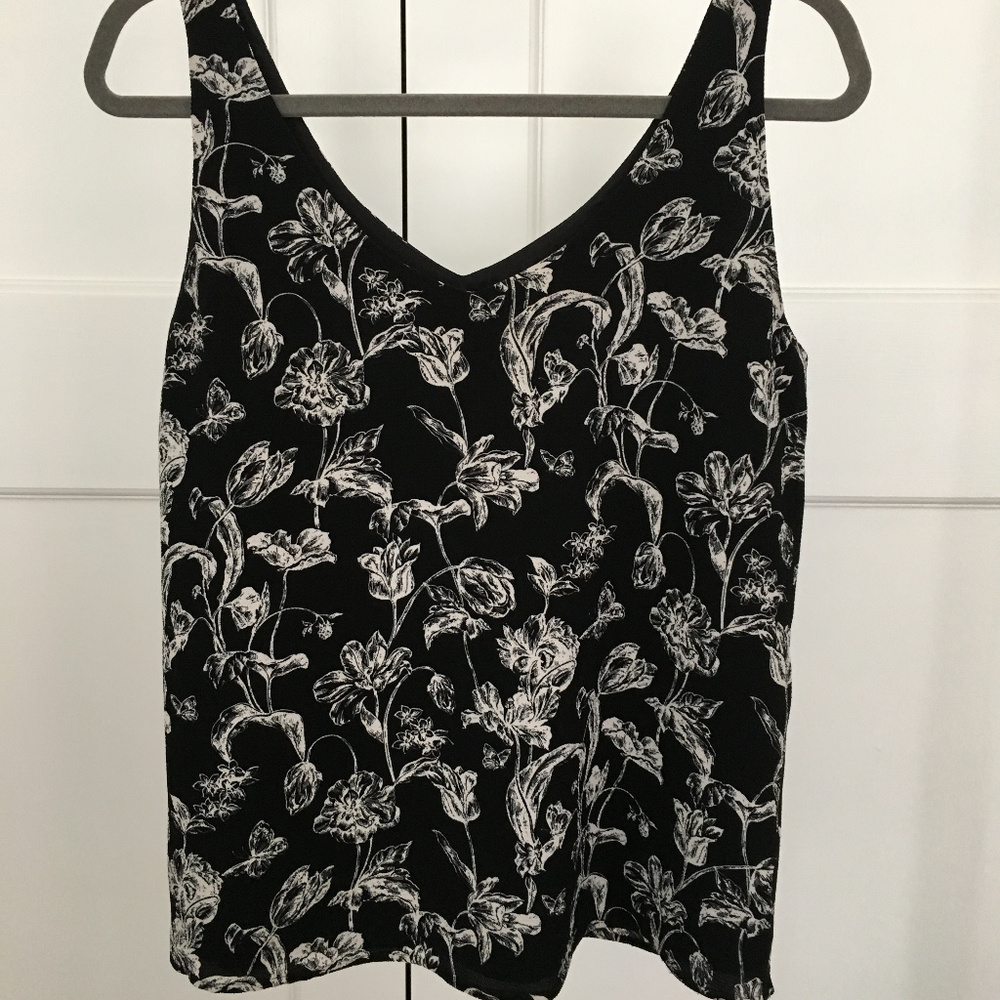 Nordstrom chic black & white floral top XS-S EUC